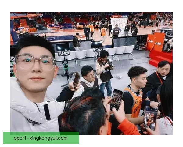 上海备战广州李添荣随队弗格回暖