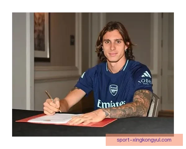 卡拉菲奥里蝎尾解围枪迷喊立像 卡拉菲奥里蝎尾解围枪迷喊立像